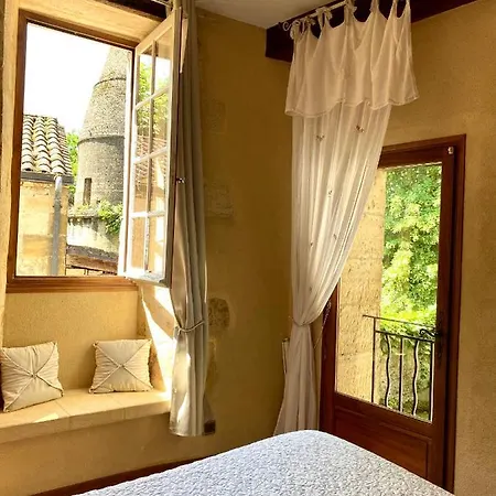 La Lanterne D'hotes Bed & Breakfast 3*