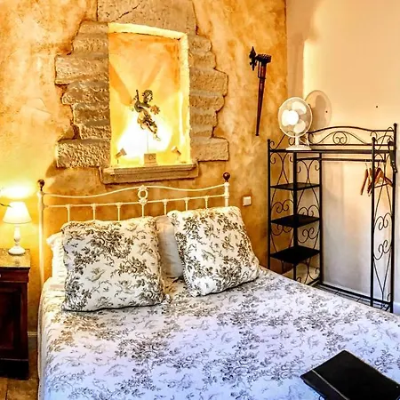 La Lanterne D'hotes Bed & Breakfast