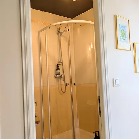 La Lanterne D'hotes Bed & Breakfast 3*