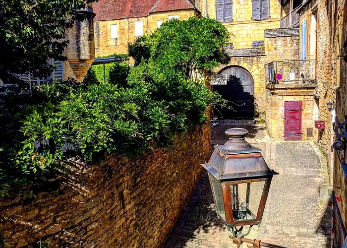 La Lanterne D'hotes Bed & Breakfast 3*