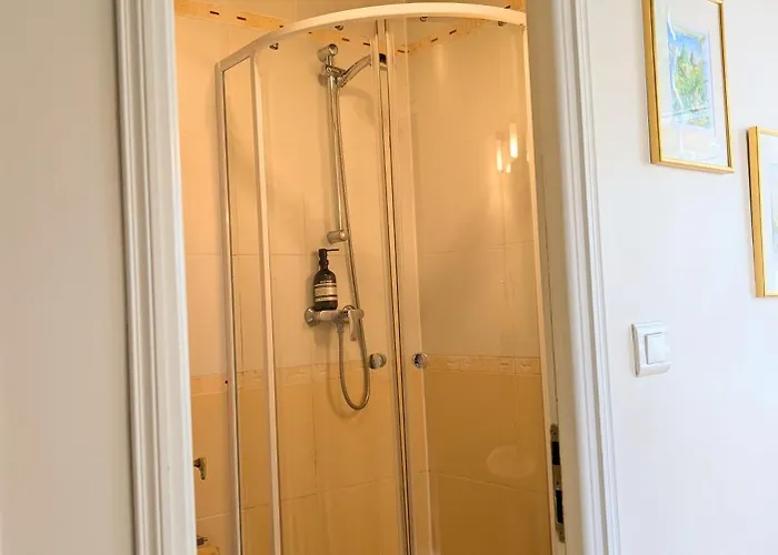 La Lanterne D'hotes Bed & Breakfast 3*